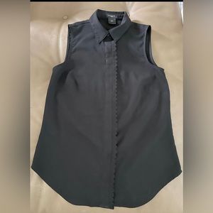 Ann Taylor XXSPetite sleeveless top. Color:black. Button-down Closure. Collared.